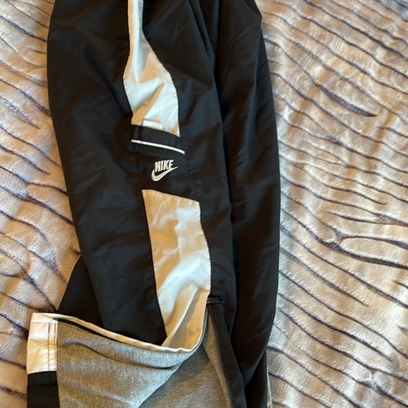 Boys lined Nike basketball pants - Picture 2 of 4
